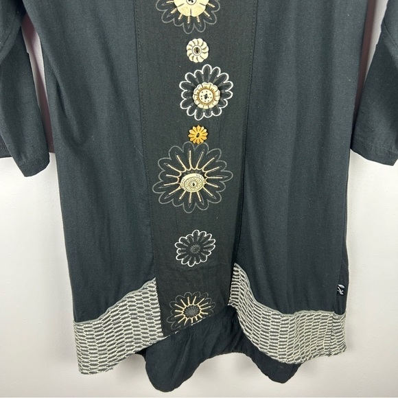 Leopards & Roses Boho Lagenlook Floral Embellished Tunic Top Medium Black - Picture 12 of 15
